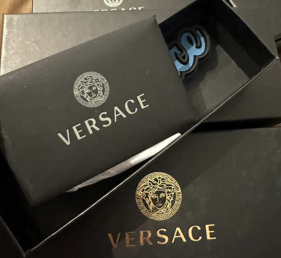 Versace Keychain image indicator(4)