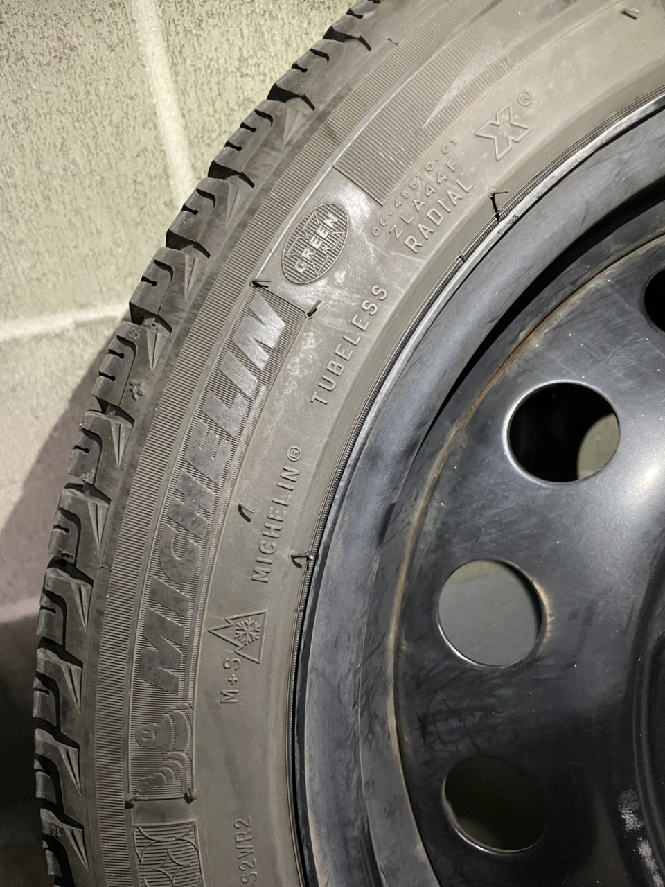 Pick up before 24/9Michelin 185/55R16 Winter Tires - photo 3