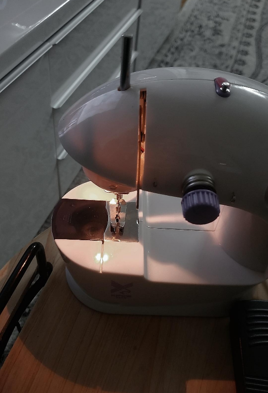 Mini Sewing Machine - photo 3