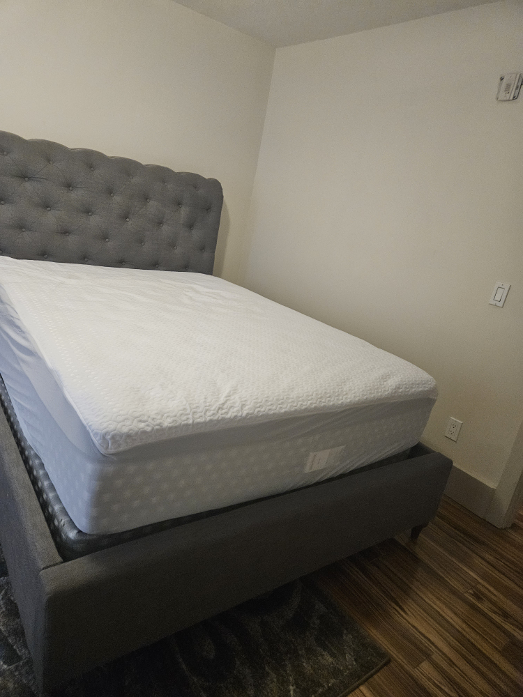Queen size Bed - photo 3