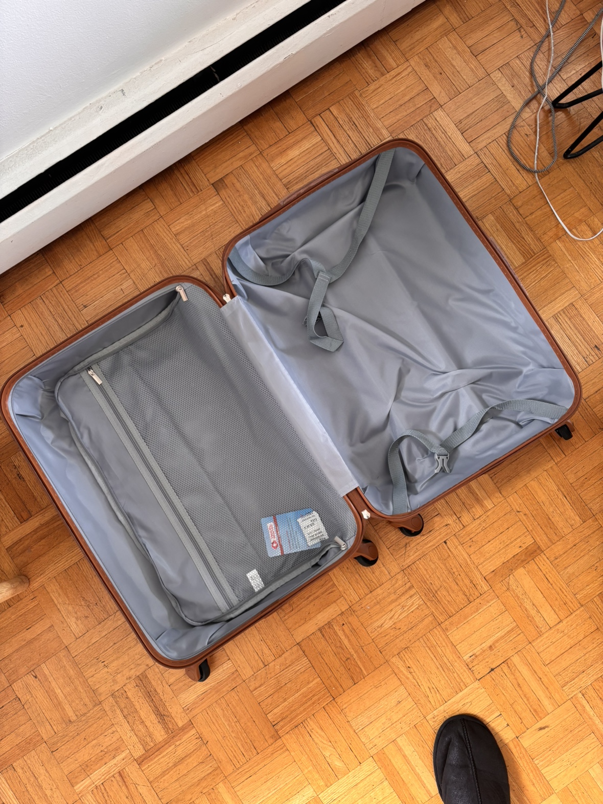 24” Hard Case Suitcase - photo 2