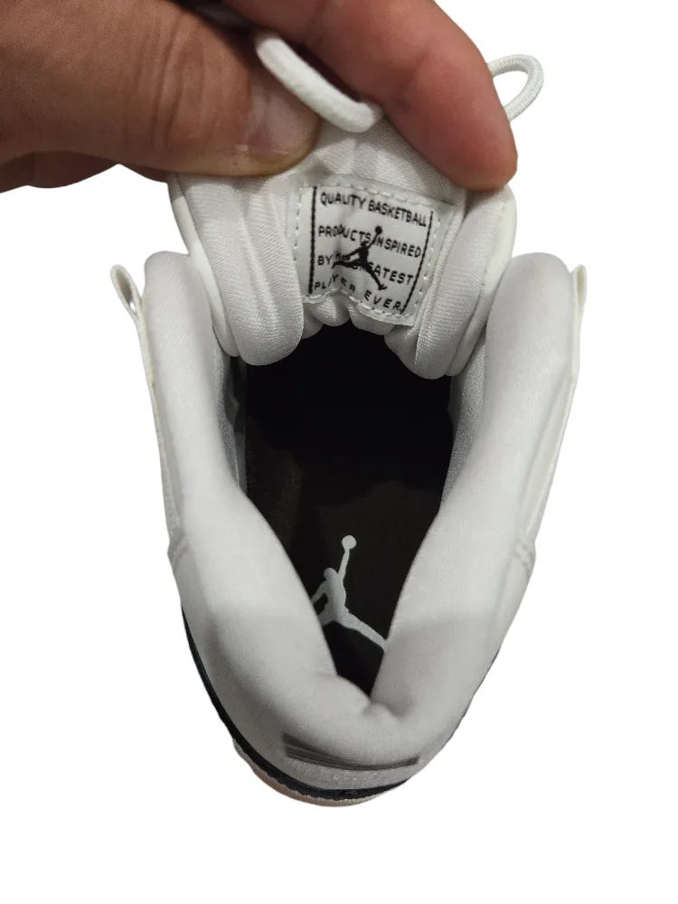 Unisex Air Jordan 11 Neapolitan Retro Sz Boys' 5.5Y/Women's 7 image indicator(8)