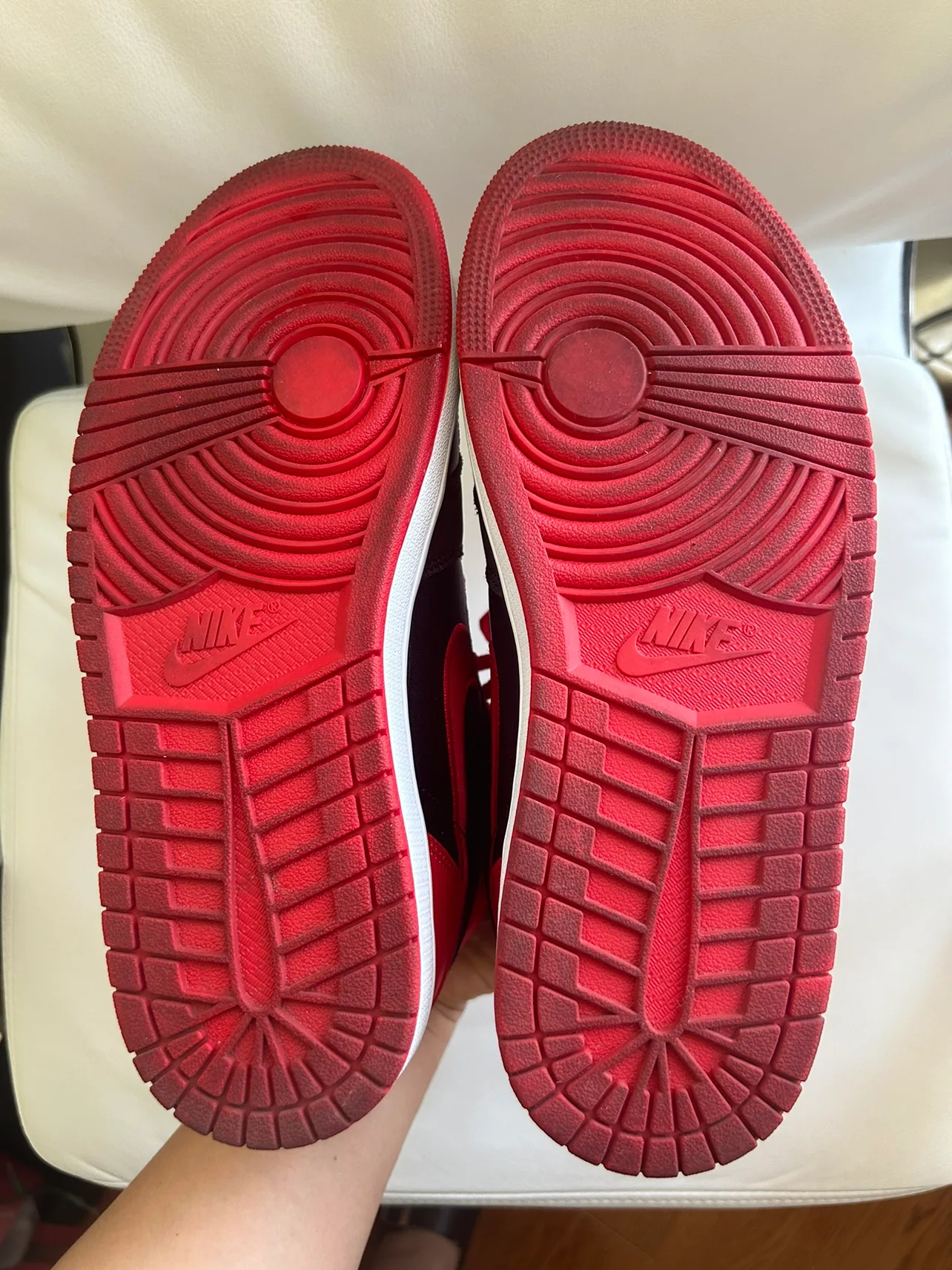 Wmns Air Jordan 1 Retro High OG 'Satin Bred' 2023 image indicator(5)