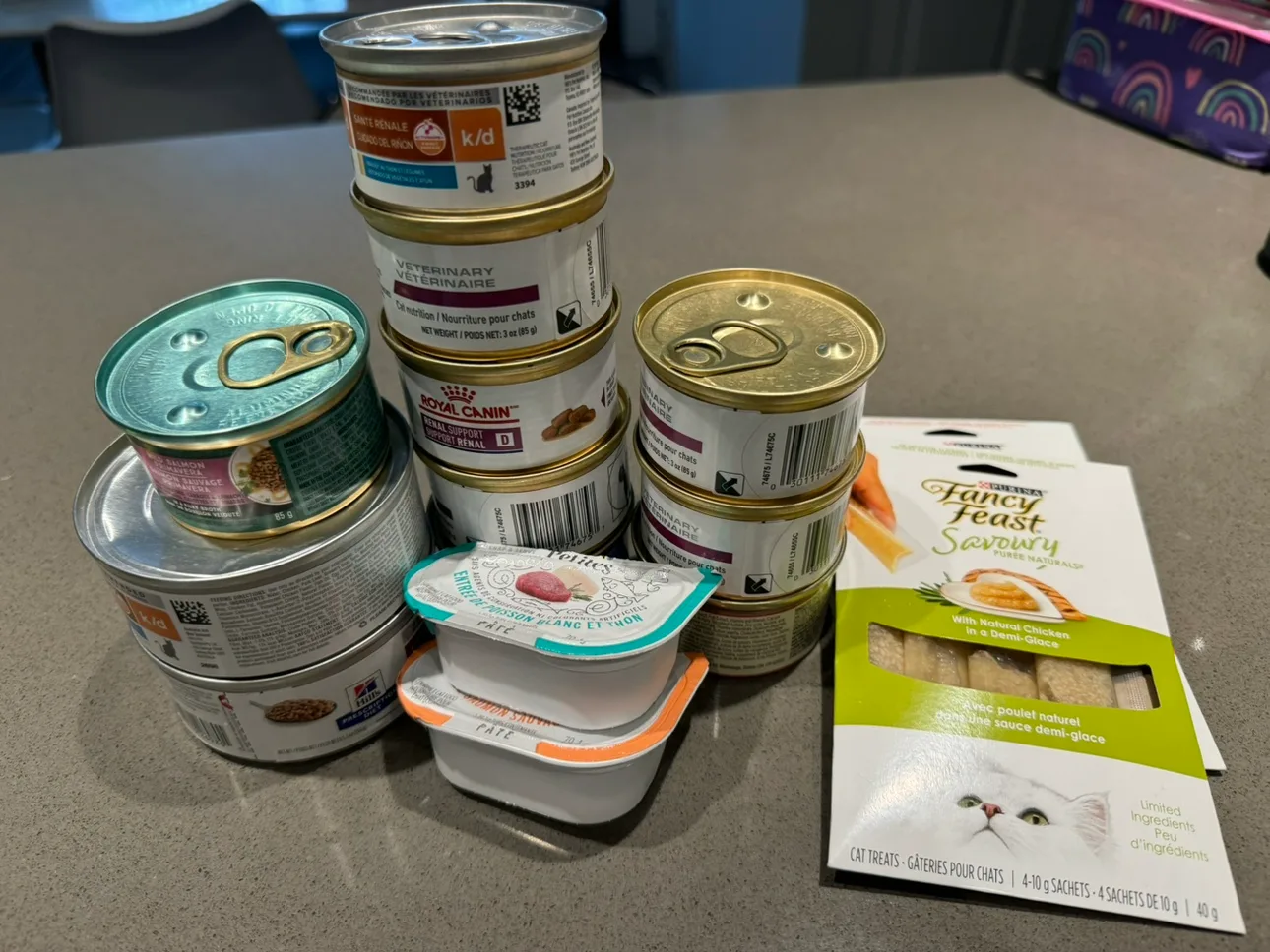 Assortment of Cat Food thumbnail