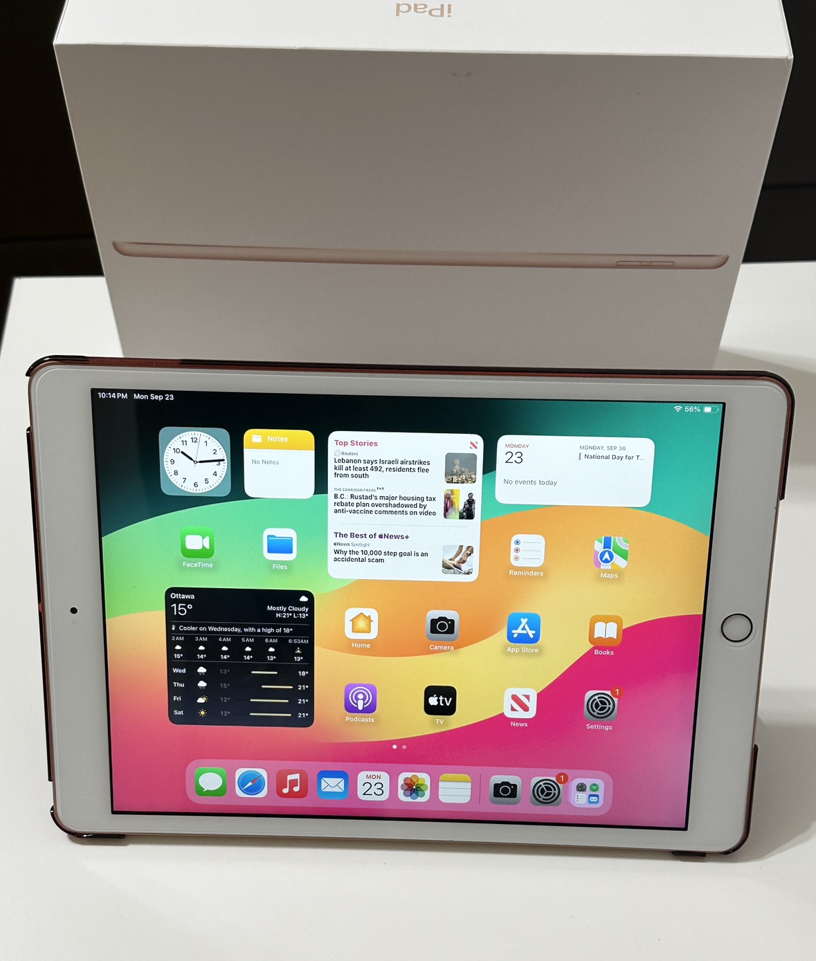 iPad 7th gen Gold Brand new with pen - photo 3
