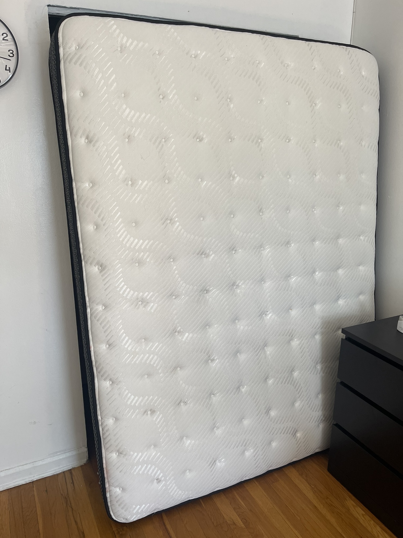Sealy Queen size Mattress - photo 3