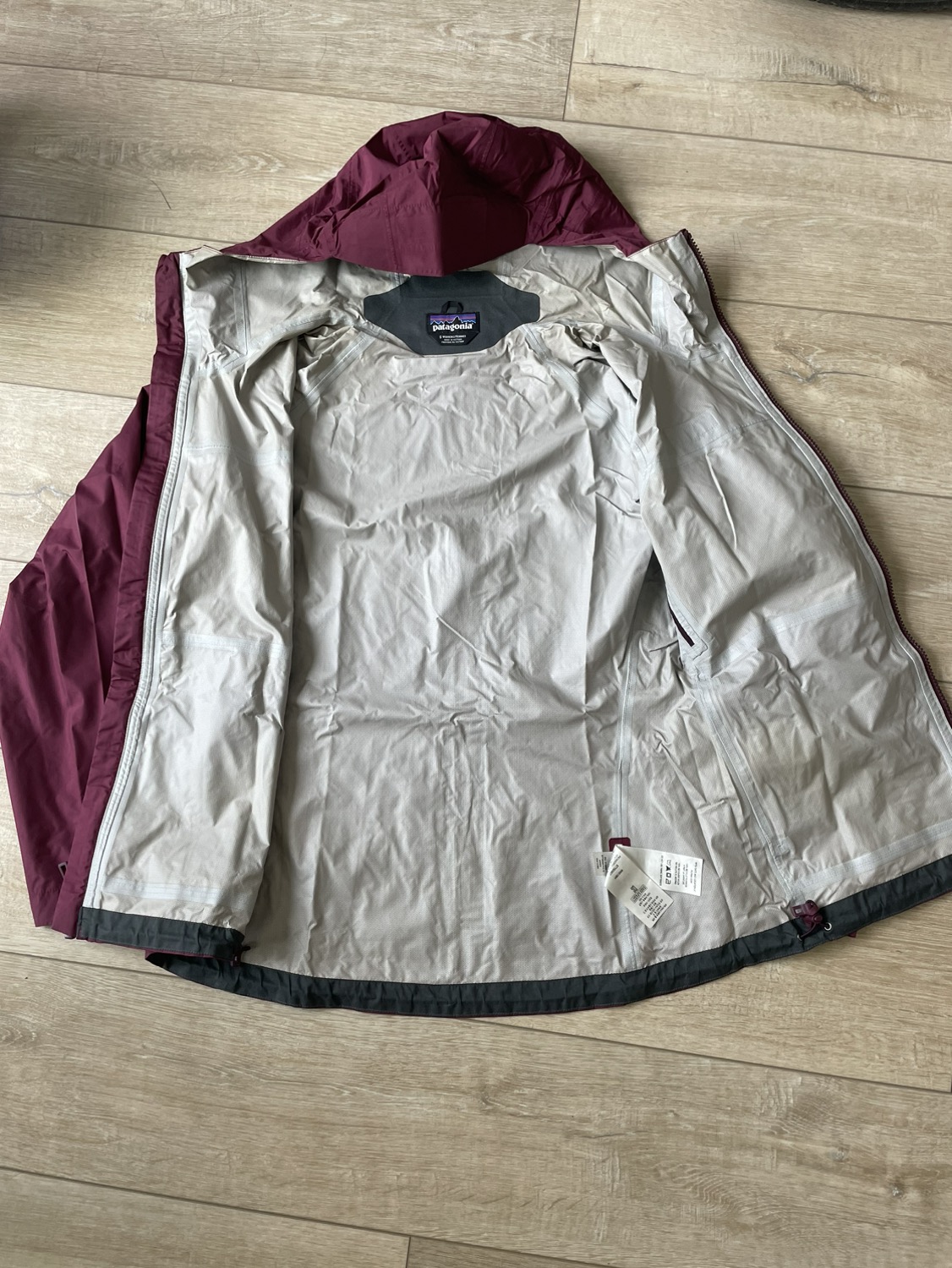 Patagonia waterproof shell small - photo 2
