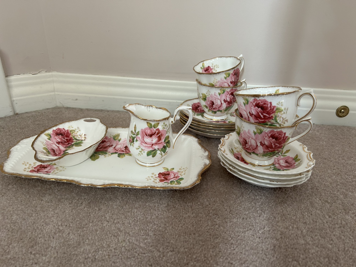 Royal Albert American Beauty