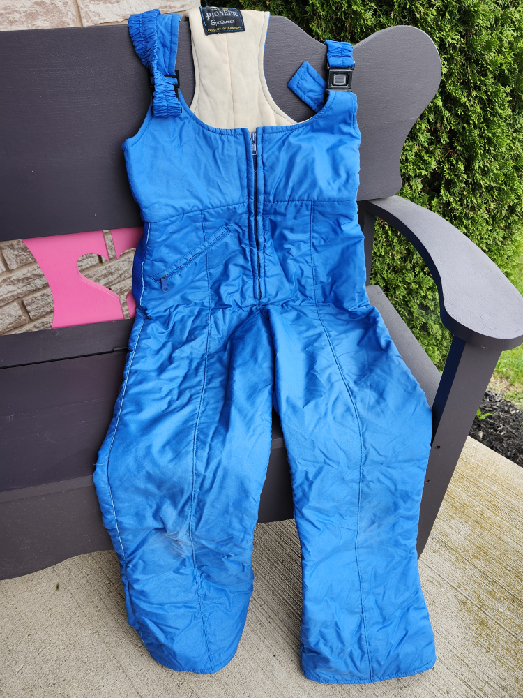 Ski suit that fits ladies size small IMO. - photo 3