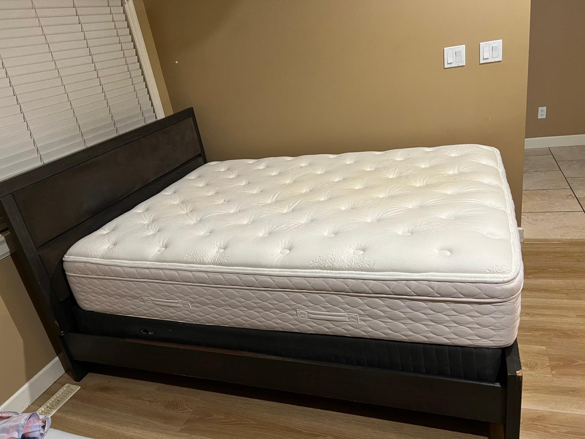 Queen Size Bed Frame - photo 2