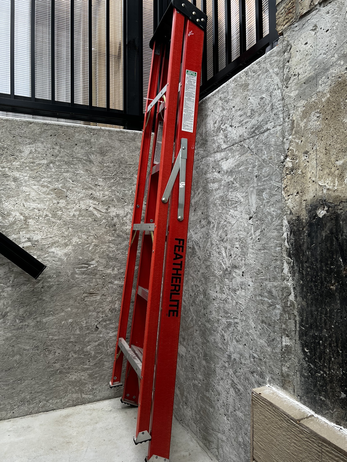 Featherlite 6 ft Fiberglass Step Ladder