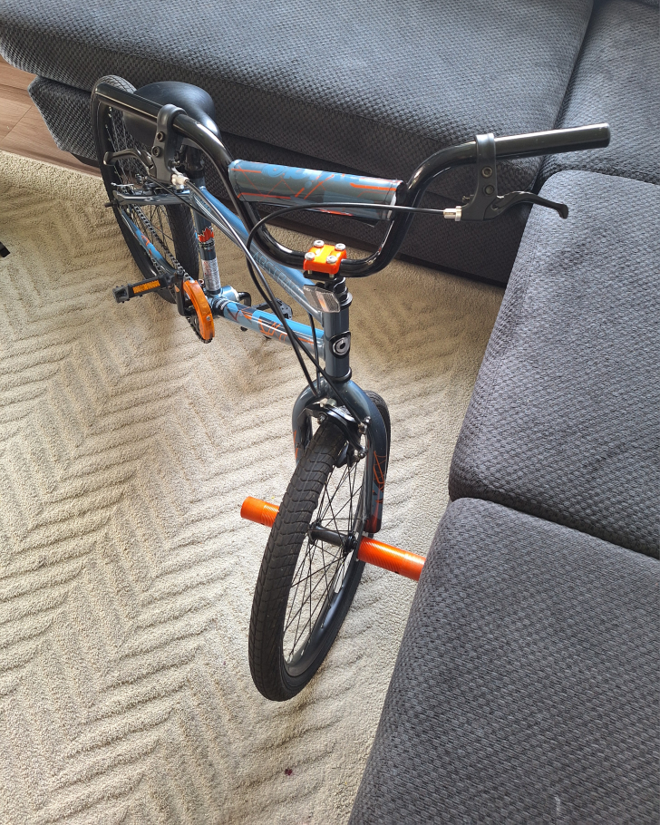 20"  Avigo  Abstract  Bike