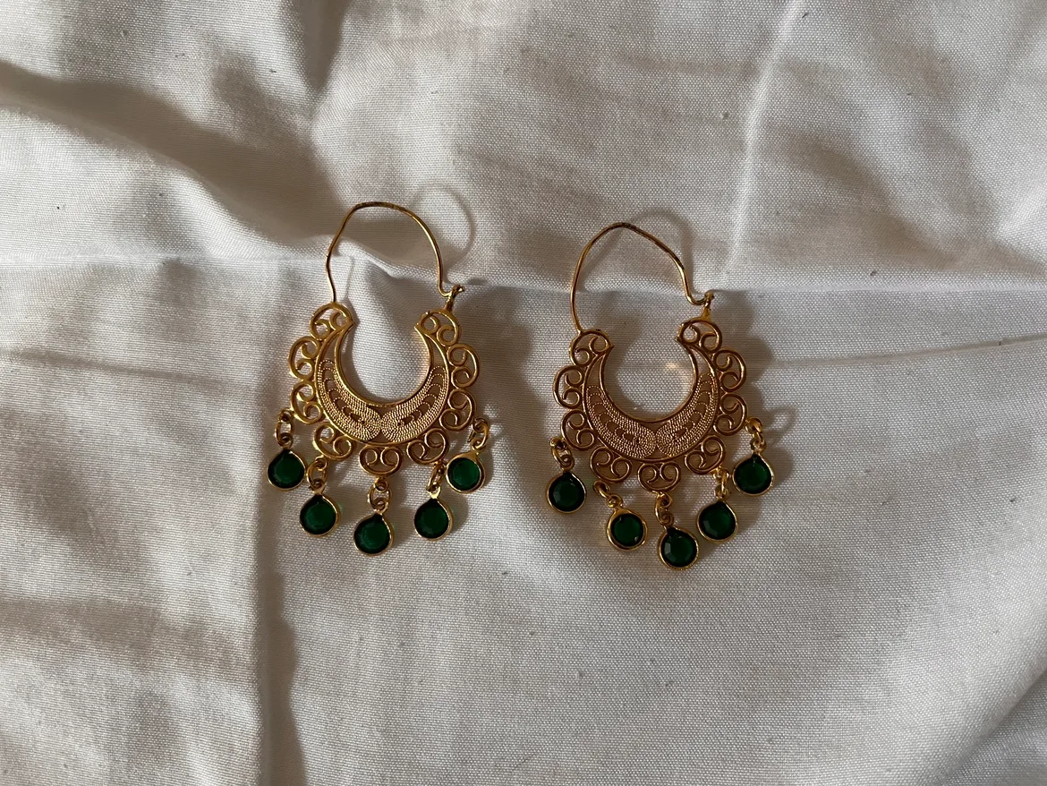 Gold earrings with green gemstones thumbnail