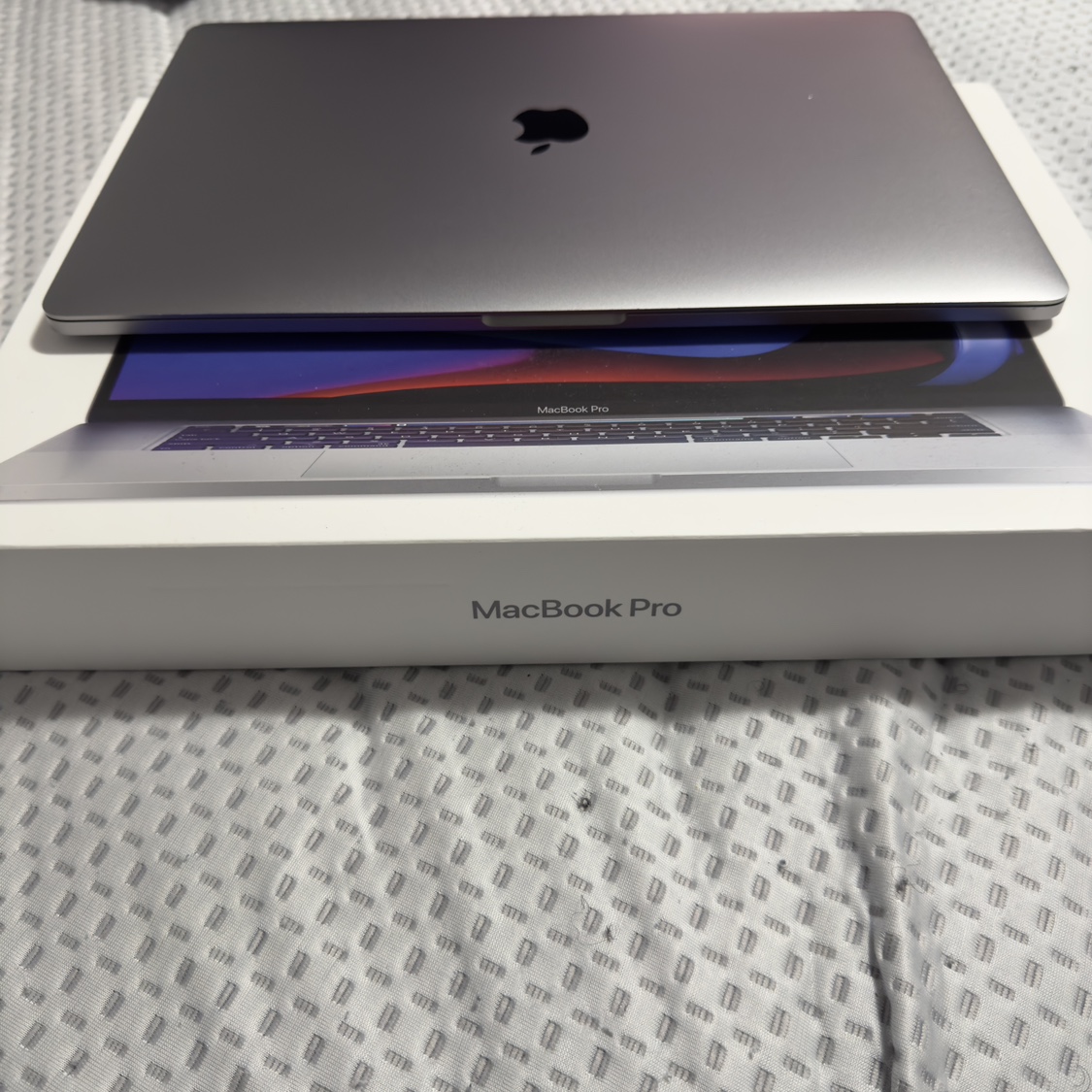 MacBook Pro 15-inch 32GB 1TB SSD - photo 4