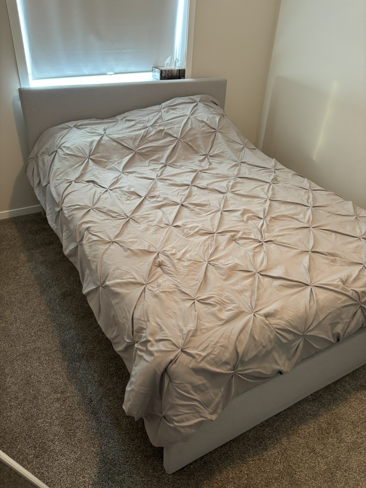 Queen bed with mattress - photo 2