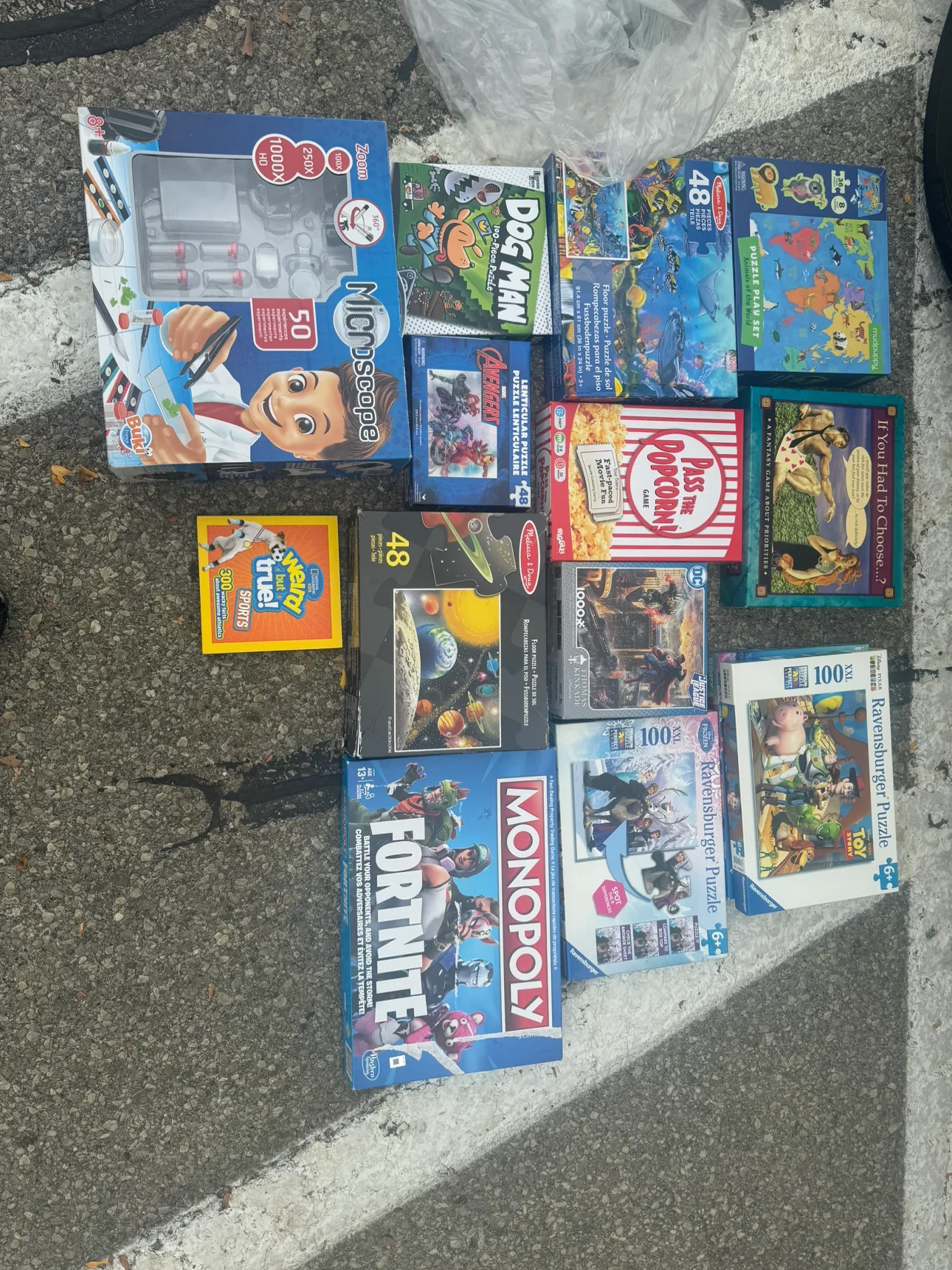 Games and Puzzles Lot image indicator(4)