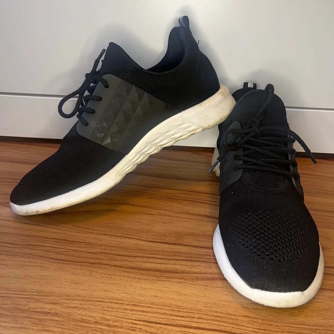 Aldo Sneakers 8.5 image indicator(2)