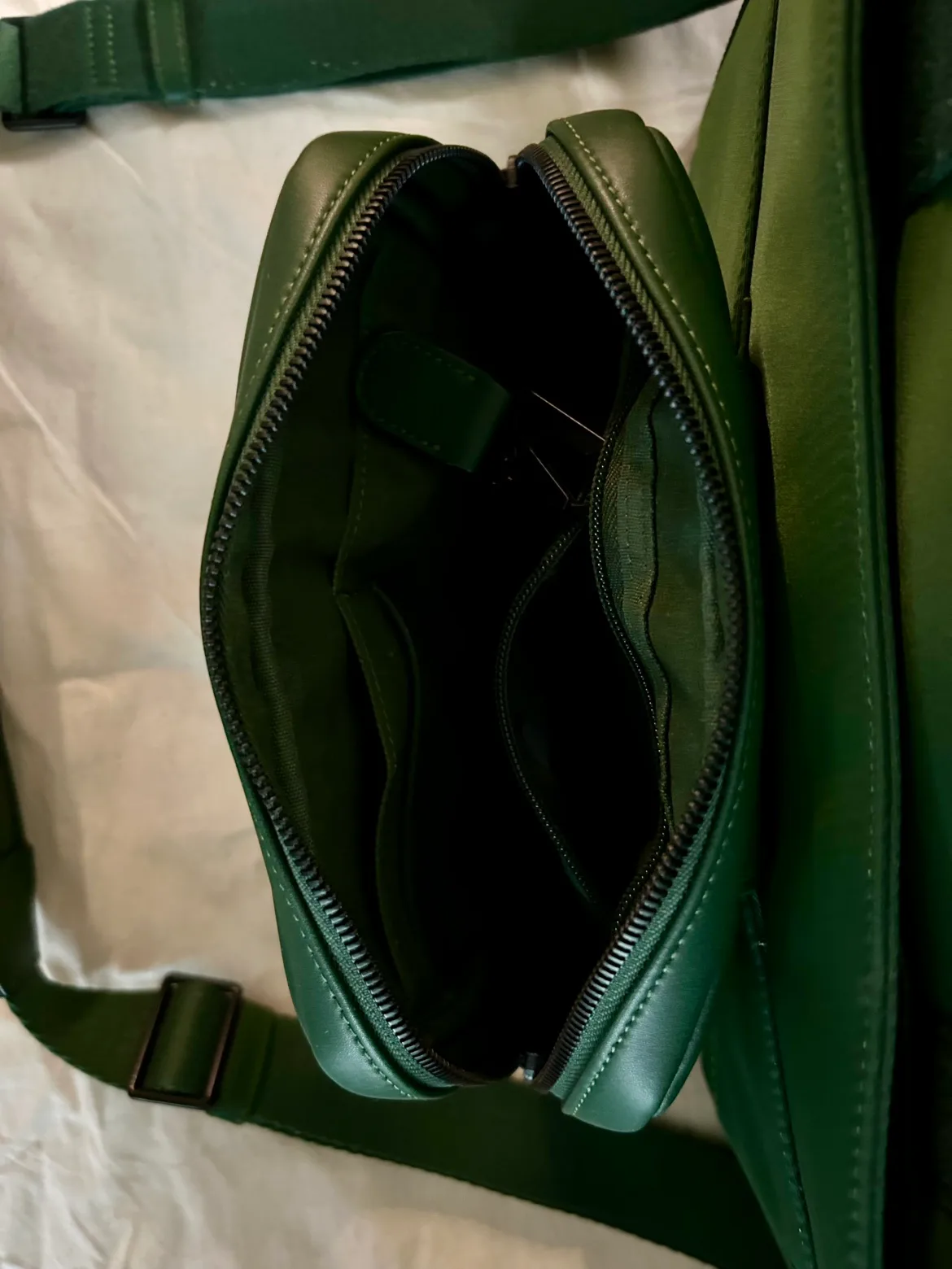 Monos Green Metro Duffle Bag image indicator(4)
