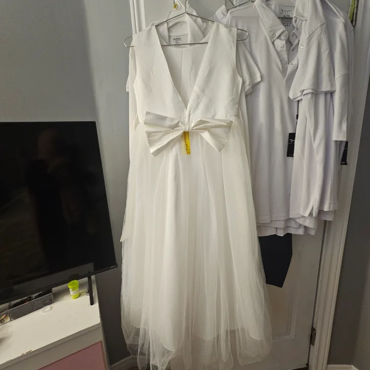 White Dress is good for  9- 12 years image indicator(4)