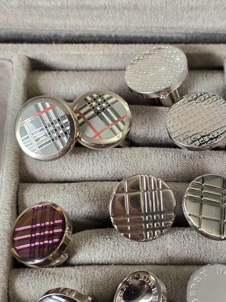Burberry cufflinks image indicator(5)