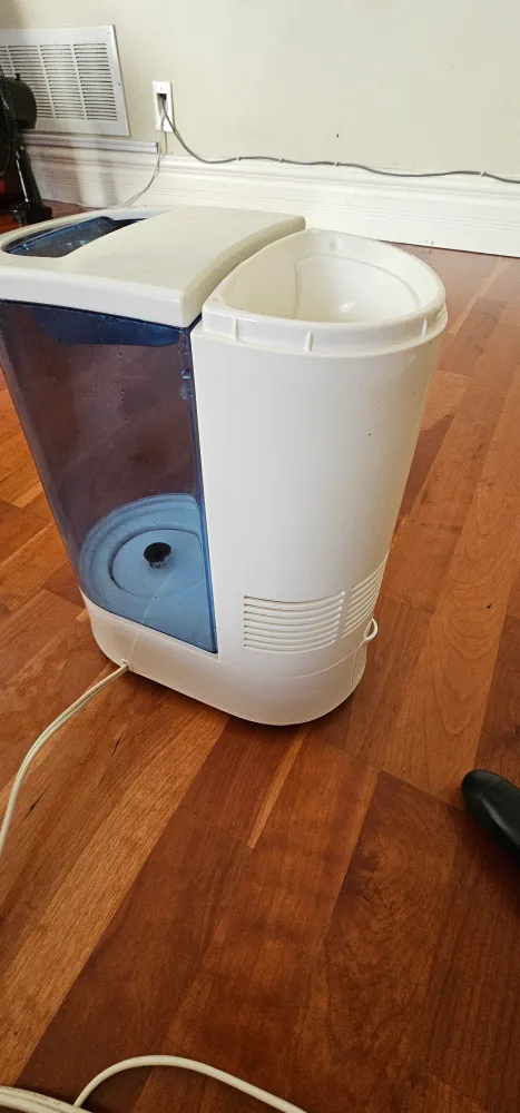 Vicks Cool Mist Humidifier thumbnail