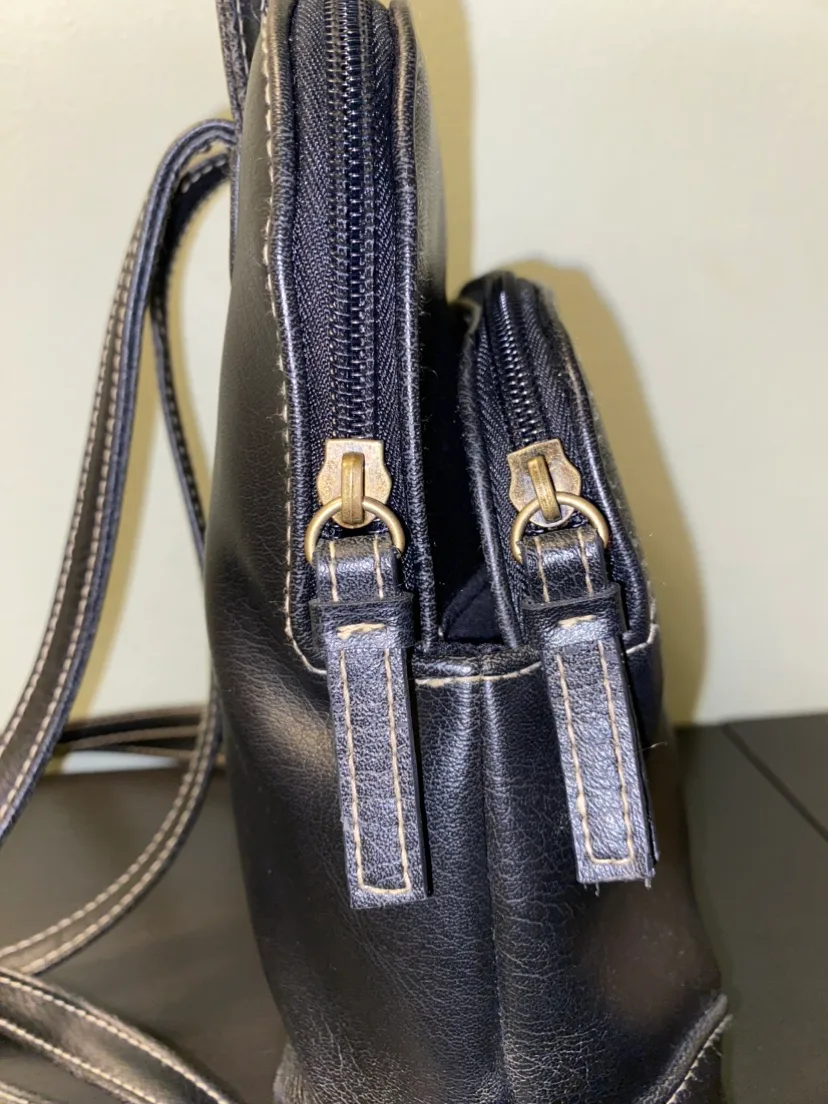 The Stone Small Leather Backpack image indicator(8)