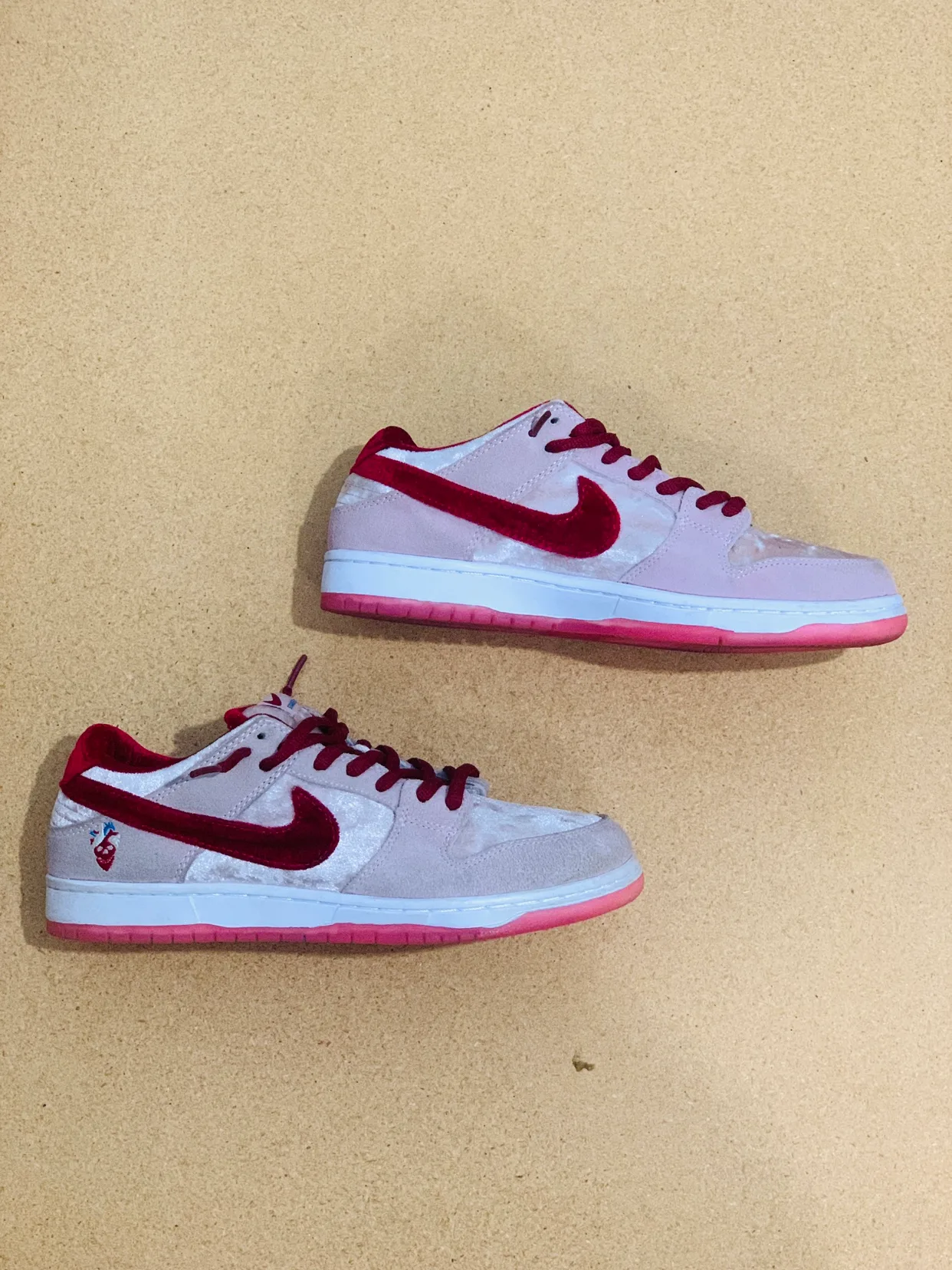 Nike Strange Love SB Dunk Low "Valentine's Day" image indicator(3)