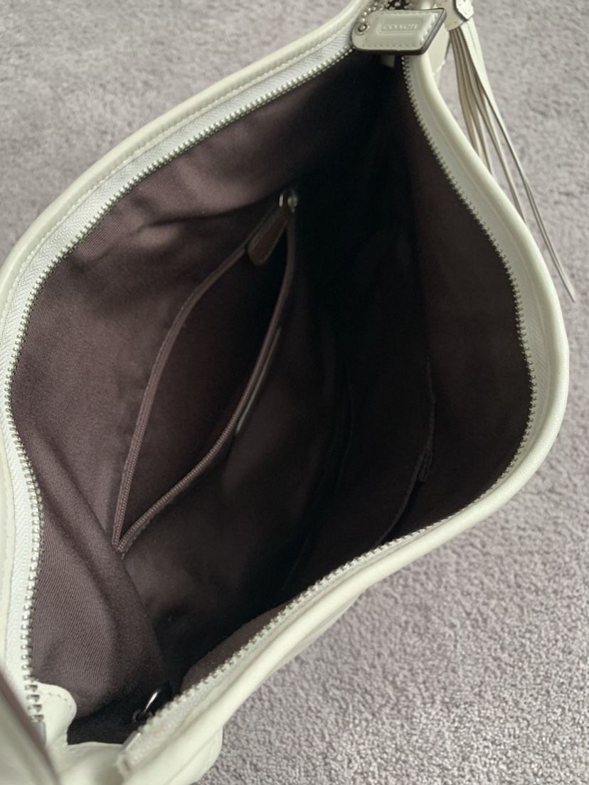 Coach White/Beige Leather Shoulder Bag - photo 4
