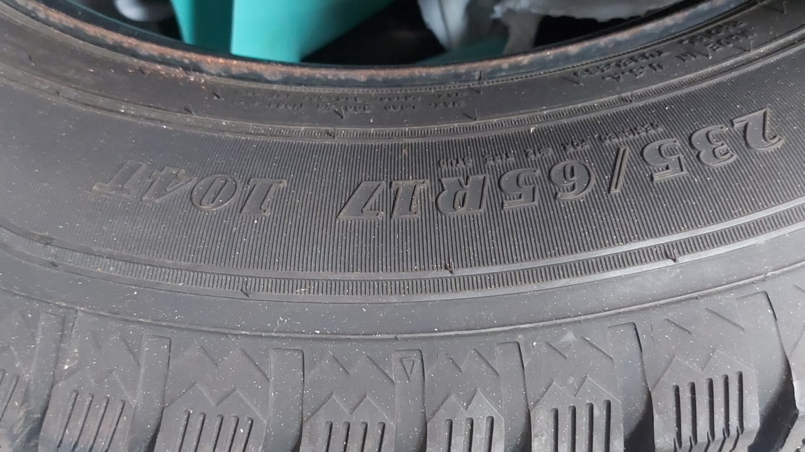 235/65R/17 winter tires selling with rims - photo 2
