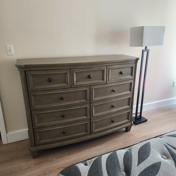 Dresser with 8 Drawers