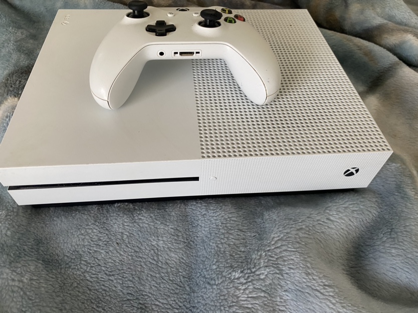 Xbox One Console and Controller - photo 2