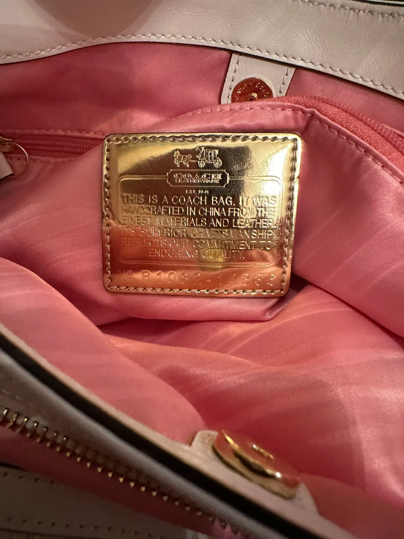 Coach White Leather Bag image indicator(3)