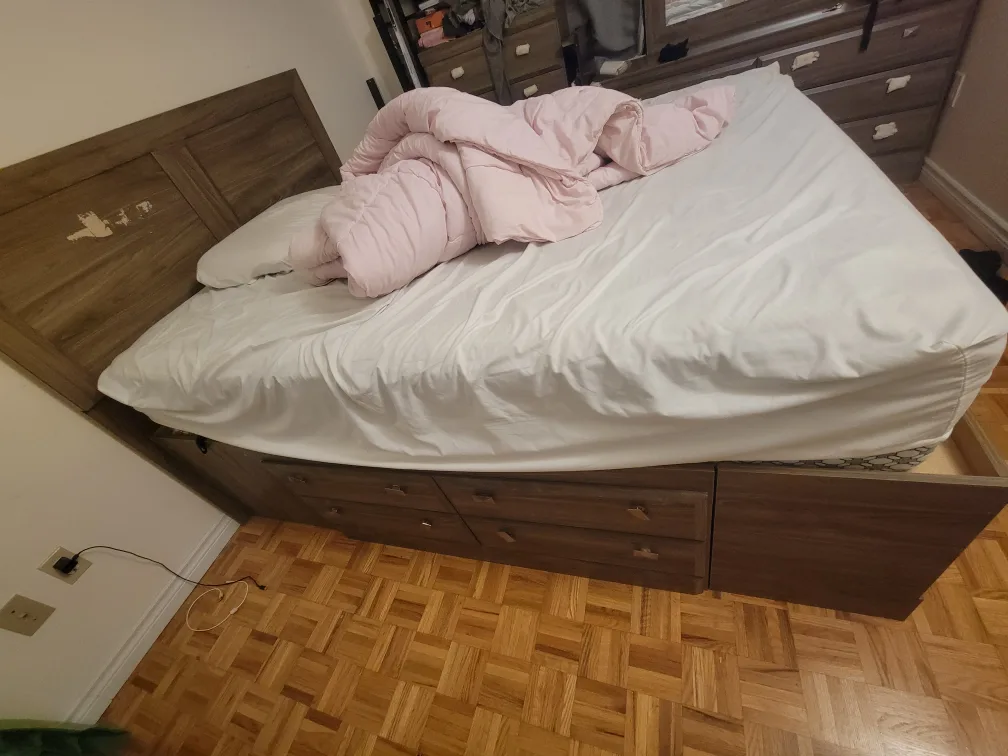 Yorkdale Platform 12 drawer Bed with Headboard image indicator(3)