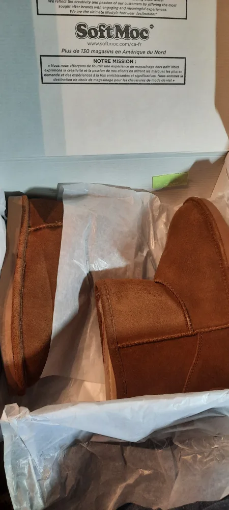 Brand New Women's Size 8 Softmoc Suede Booties image indicator(2)