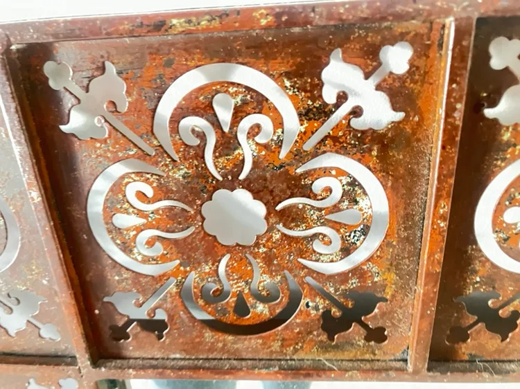 Metal Mirror with Intricate Frame image indicator(2)