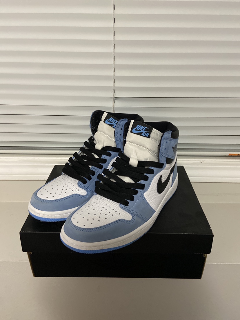 Air Jordan 1 Retro High OG "UNC" - photo 3