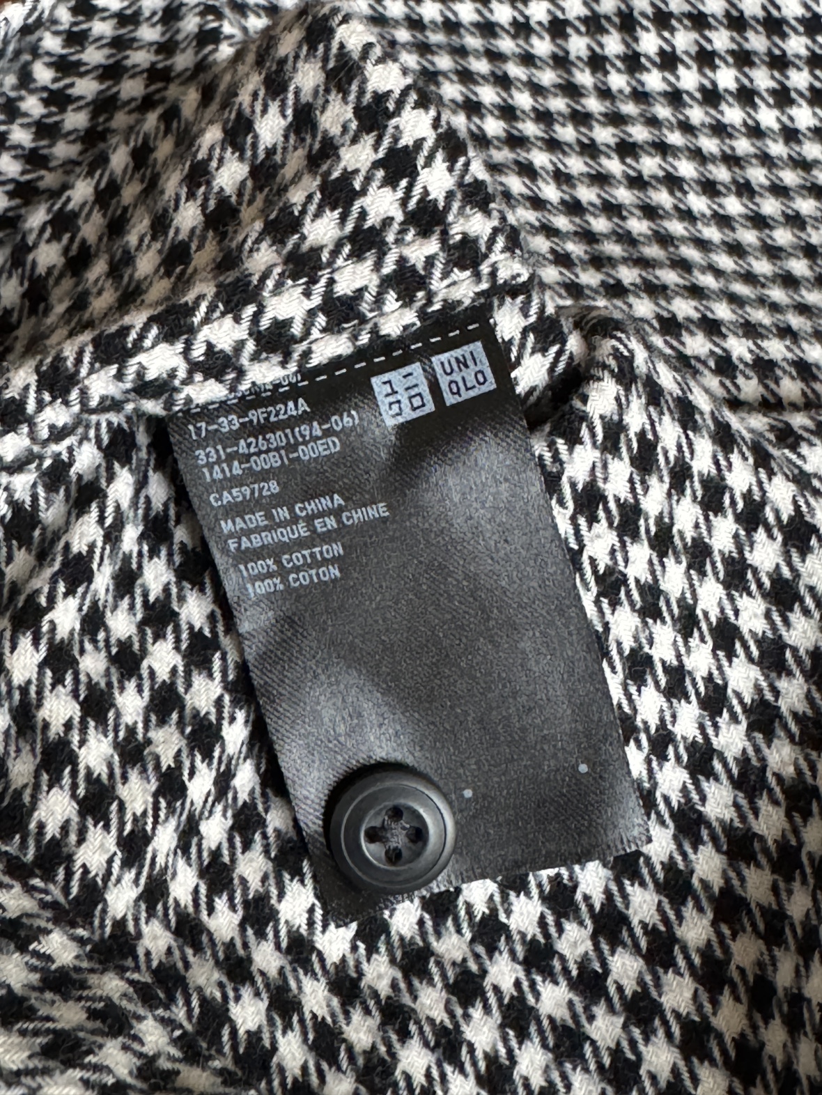 Uniqlo Black and White Houndstooth Flannel - photo 3