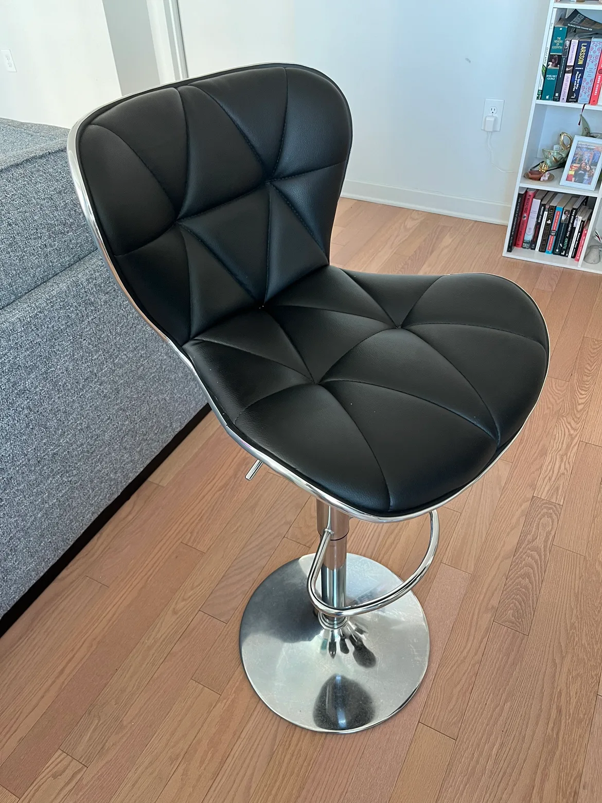 Set of 4 Black Adjustable Swivel Bar Stools image indicator(2)