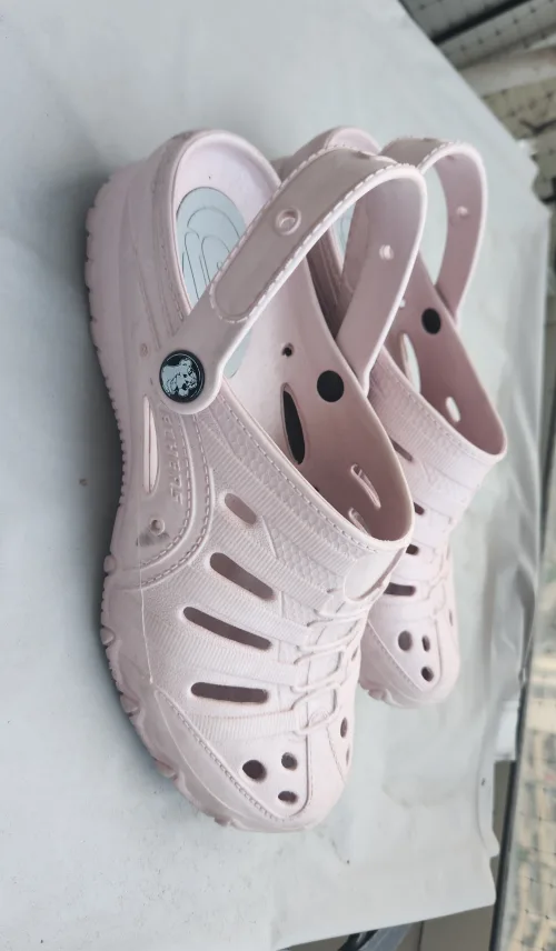 Crocs Pink Clogs image indicator(2)