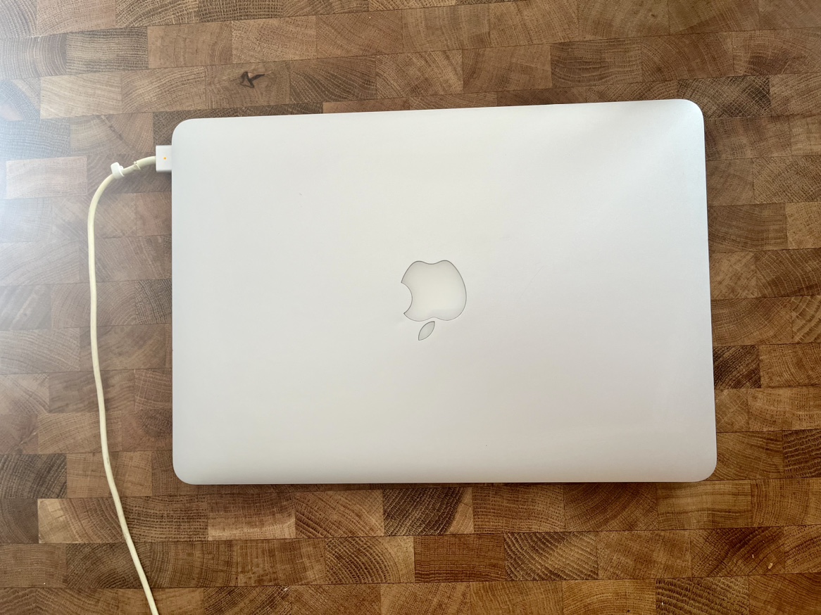 MacBook Pro 13.3 inch - photo 2