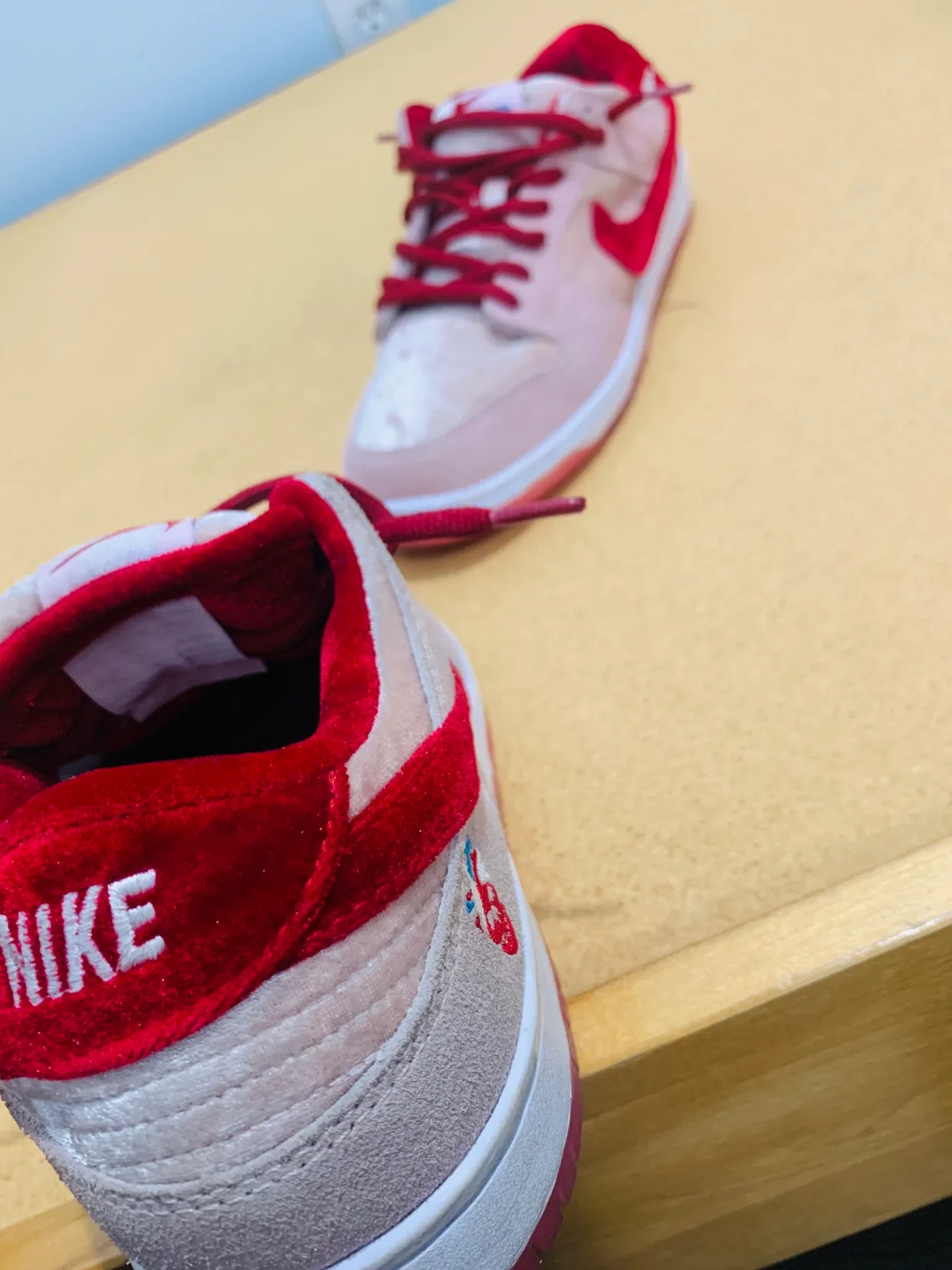 Nike Strange Love SB Dunk Low "Valentine's Day" image indicator(4)