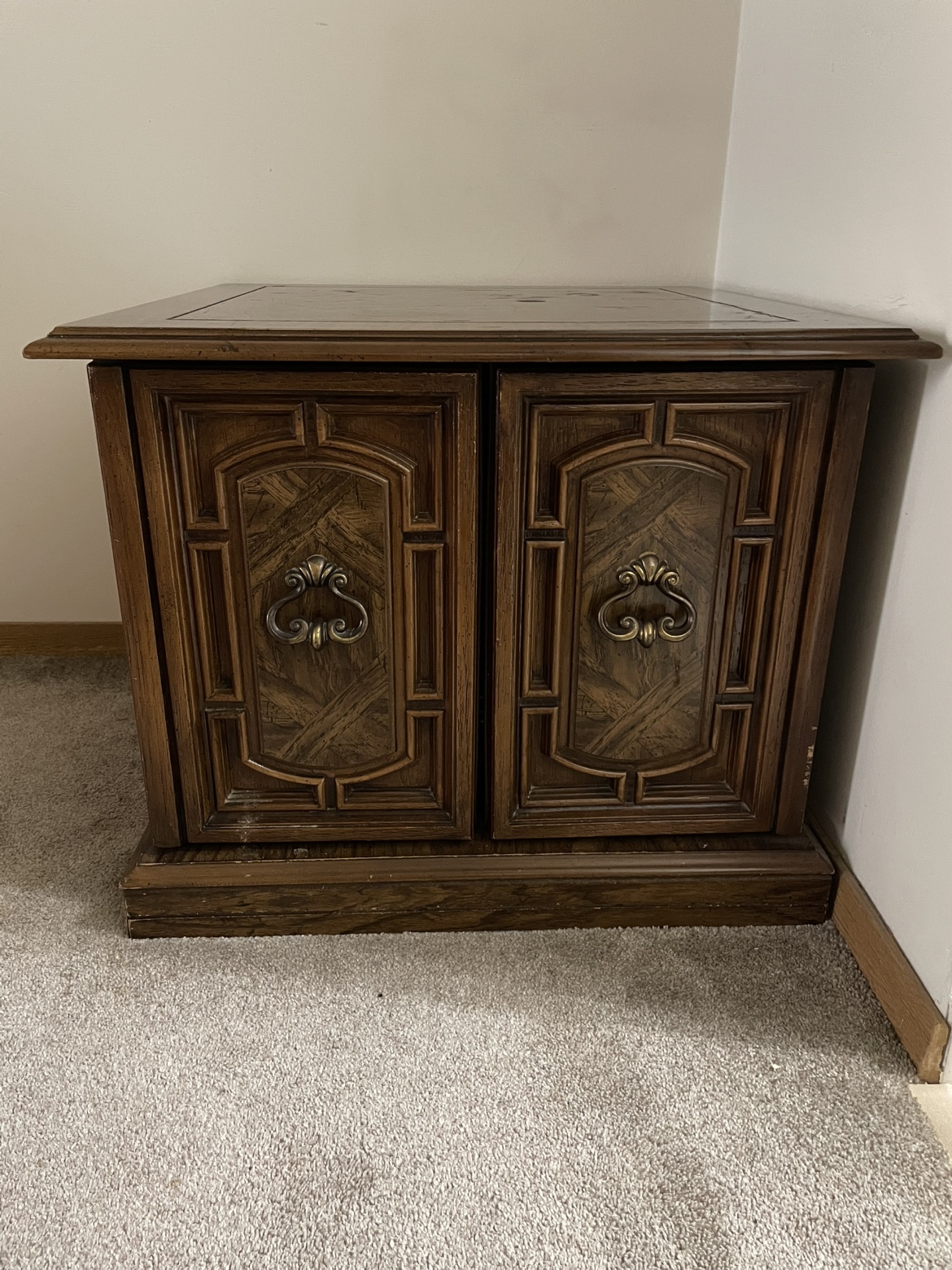 Wood end table - photo 2