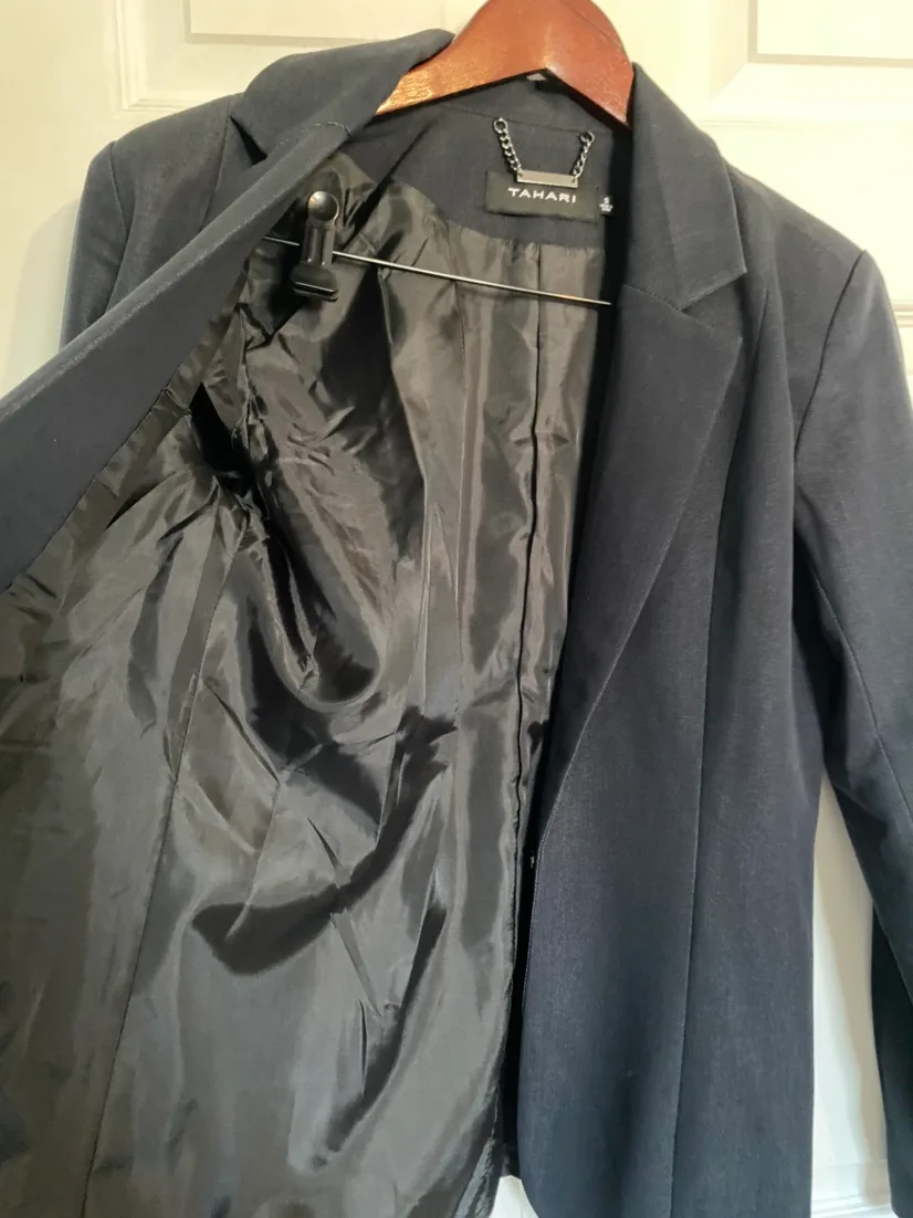 Small Women’s Suit Jacket image indicator(3)