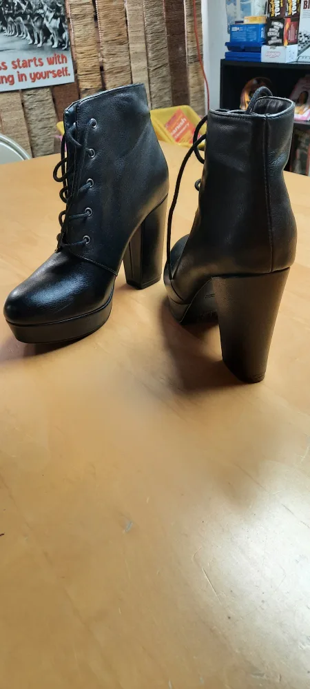 ladys boots image indicator(2)