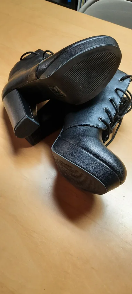 ladys boots image indicator(3)