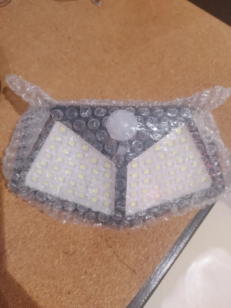 Solar Powered Motion Sensor Security Light thumbnail