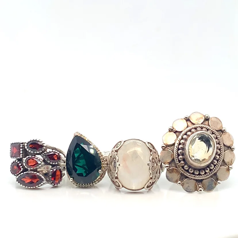 Sterling Silver Moonstone Cocktail Ring image indicator(9)