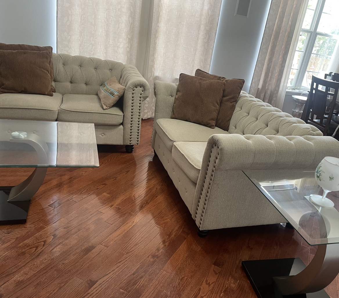 Set of 2 couches and coffee table  🧡