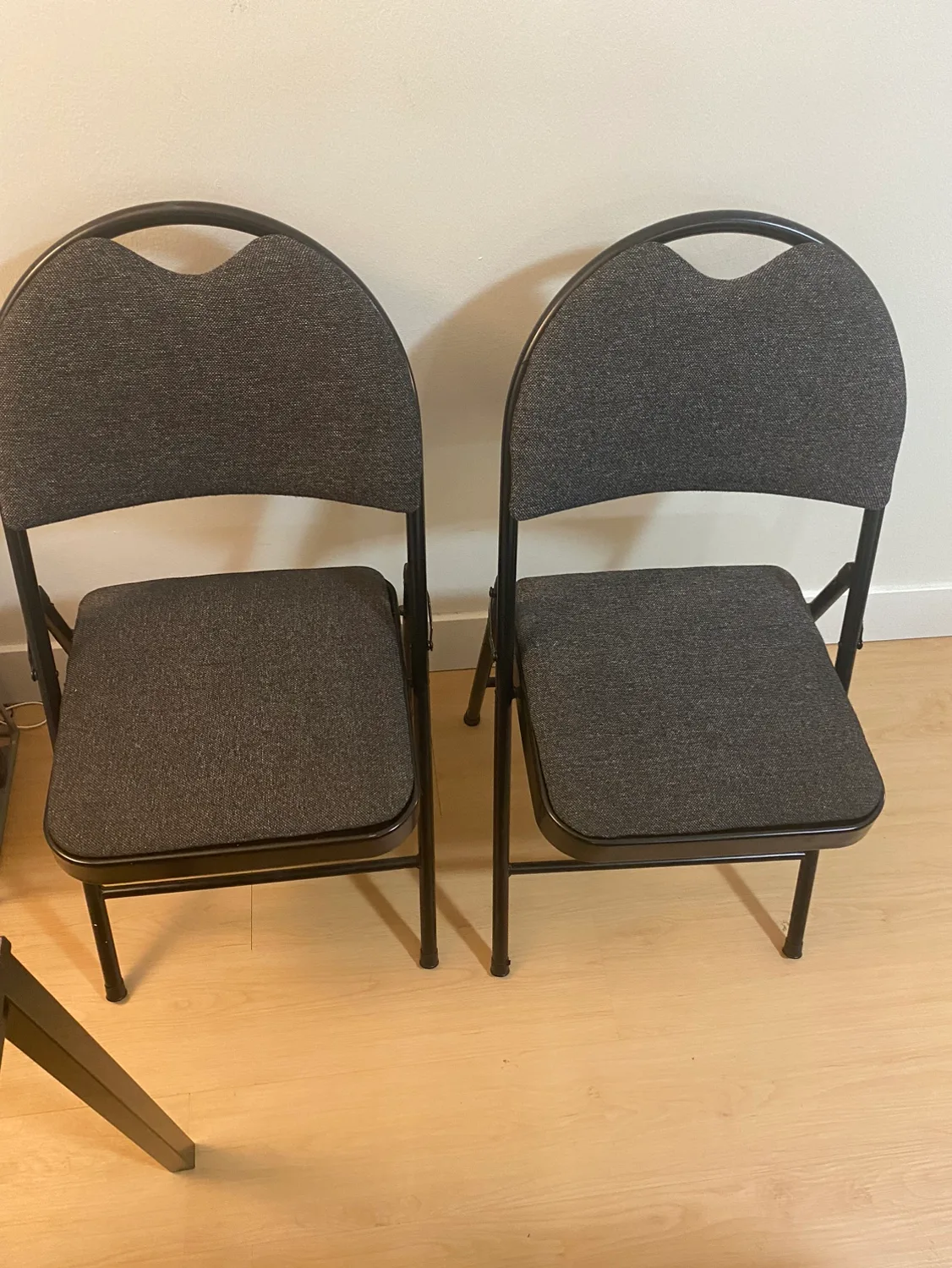 Set of 2 Folding Chairs thumbnail
