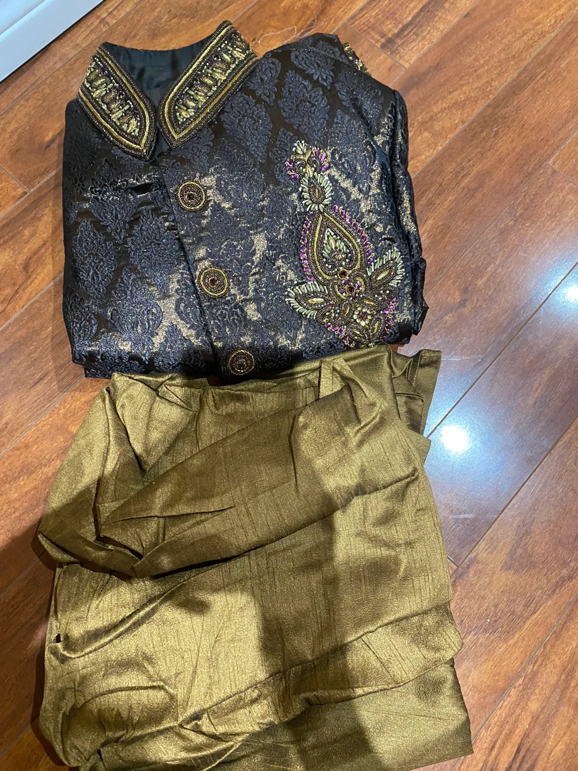 Men's Embroidered Kurta and Pajama Set - festival image indicator(2)